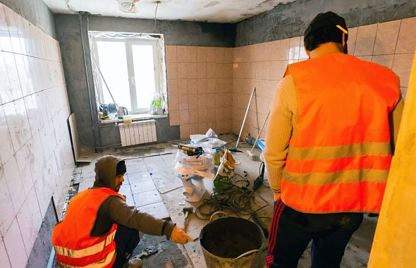 Более 60 мигрантов челябинка прописала в своей квартире 