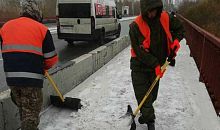 Больше двухсот дорожных рабочих убирают снег в Челябинске
