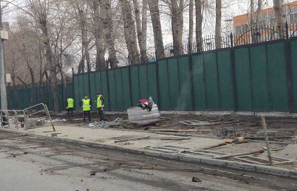 Серые заборы в Челябинске заменят на кизильник