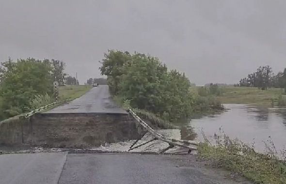 На Южном Урале закрыто движение на нескольких дорогах из-за затопления и разрушения полотна