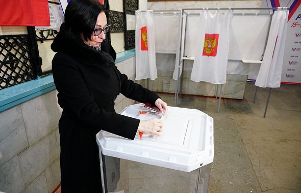 Глава Челябинска проголосовала на выборах президента