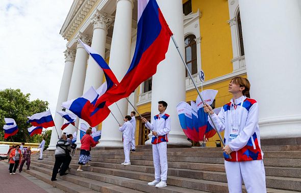 «Единая Россия» поздравила жителей регионов с Днём России