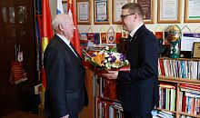 Глава региона поздравил с юбилеем председателя Совета ветеранов Южного Урала