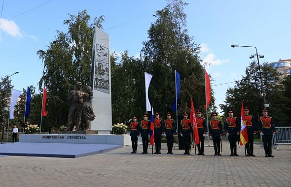 В Челябинске открыли новый памятник Защитникам Отечества