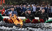 В Челябинске состоялась церемония возложения цветов и венков к Вечному огню
