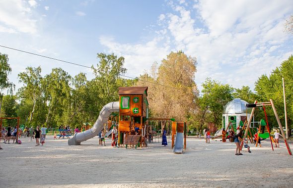 В челябинском «Саду Победы» открылась детская площадка
