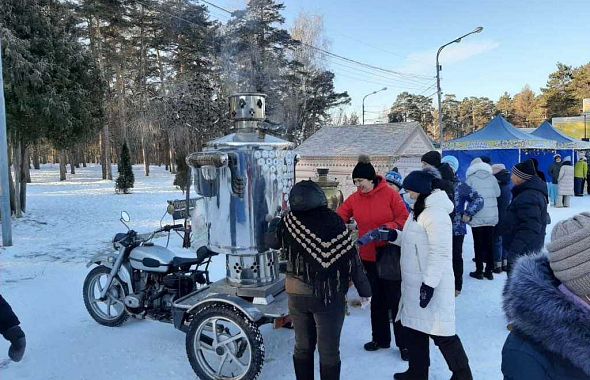 В Челябинском парке празднуют Николу зимнего с особым размахом