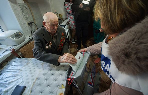 Ветераны Челябинской области голосуют на выборах президента России