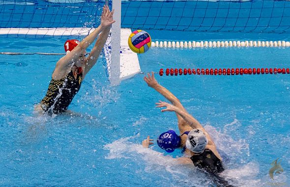 Ватерпольная «Уралочка» провела две игры с лидером Чемпионата Суперлиги