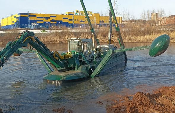 Уникальная техника займется очисткой реки Миасс в Челябинске