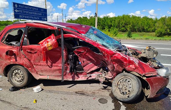 Под Верхнеуральском в жестком ДТП погиб пассажир легковушки