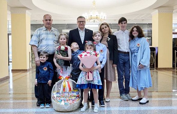 Владимир Путин провёл встречу с южноуральской семьёй