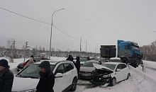 В Челябинской области на трассе столкнулись 13 автомобилей