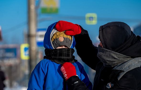 Южноуральцам объяснили, как правильно одевать ребенка для зимней прогулки