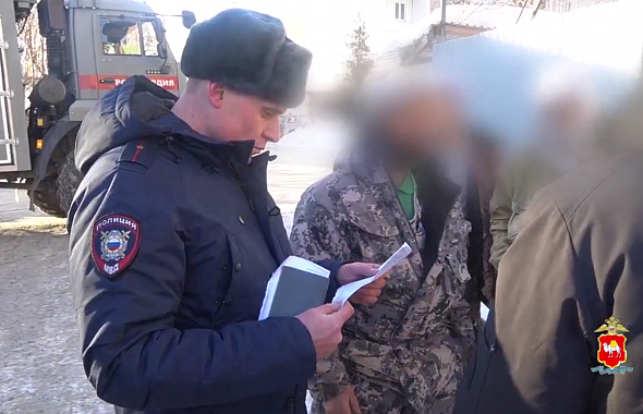 Южноуральские полицейские поймали двух мигрантов подделавших документы